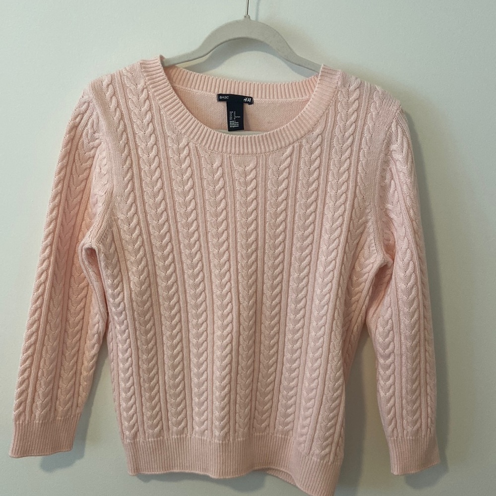 H&M Basic 3/4” Sleeve Pink/Peach Sweater “Like New” Condition, Size Medium